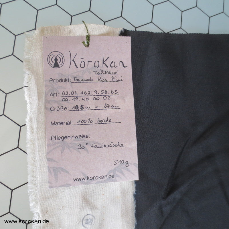 runde Baum Embleme mit Teilstickerei Tomesode Kimono Seidenstoff