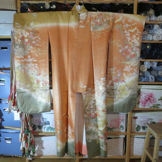 stark glänzendes Muster auf Farbverläufen Furisode Seidendamast Kimono