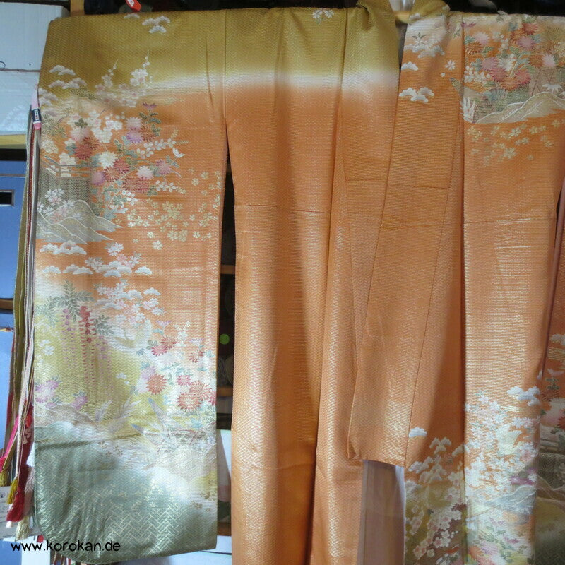 stark glänzendes Muster auf Farbverläufen Furisode Seidendamast Kimono