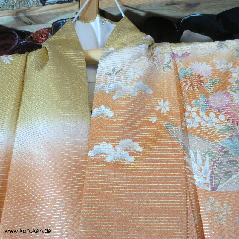 stark glänzendes Muster auf Farbverläufen Furisode Seidendamast Kimono