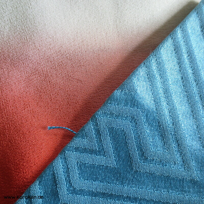 Päonien auf Sayagata Seidendamast Furisode Kimono, türkisblau mit Wellen