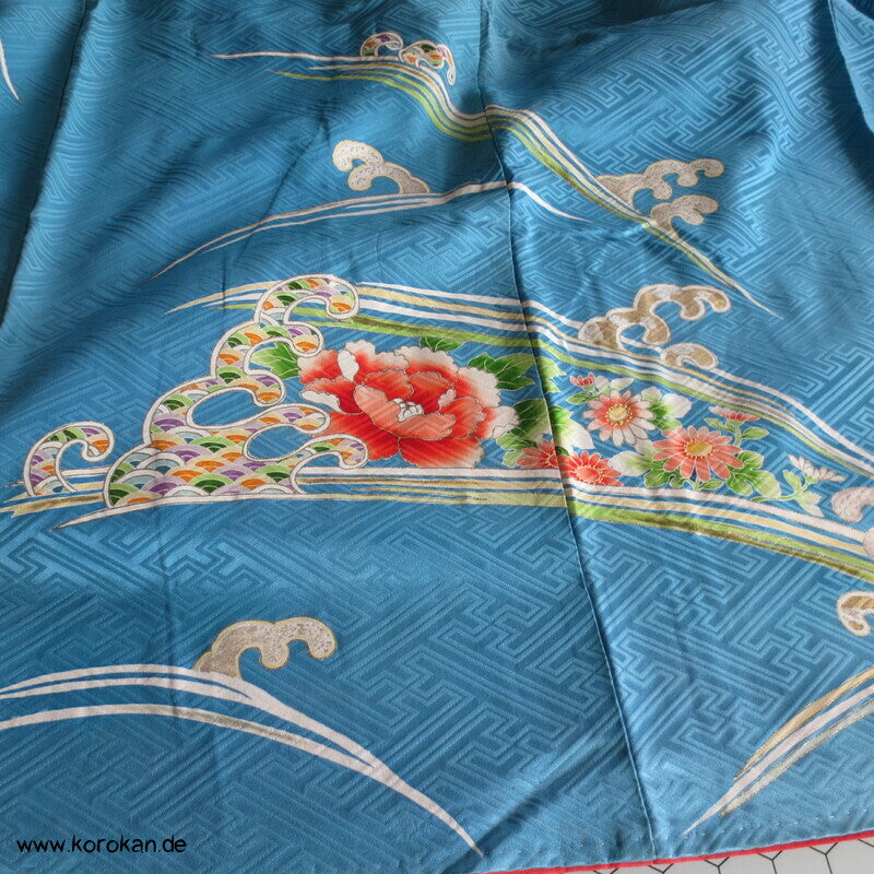 Päonien auf Sayagata Seidendamast Furisode Kimono, türkisblau mit Wellen