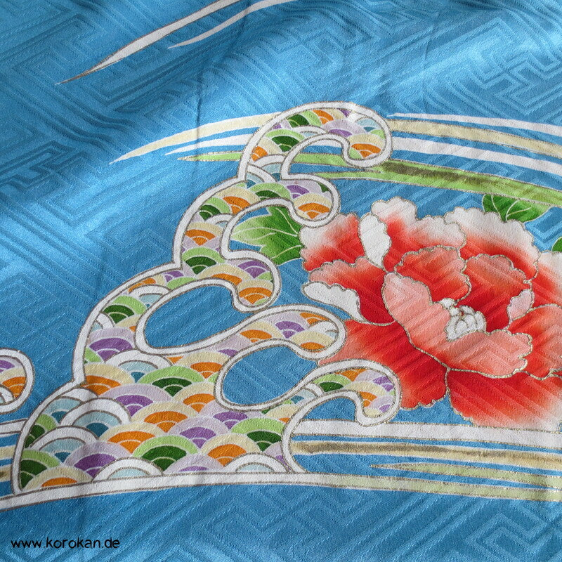 Päonien auf Sayagata Seidendamast Furisode Kimono, türkisblau mit Wellen