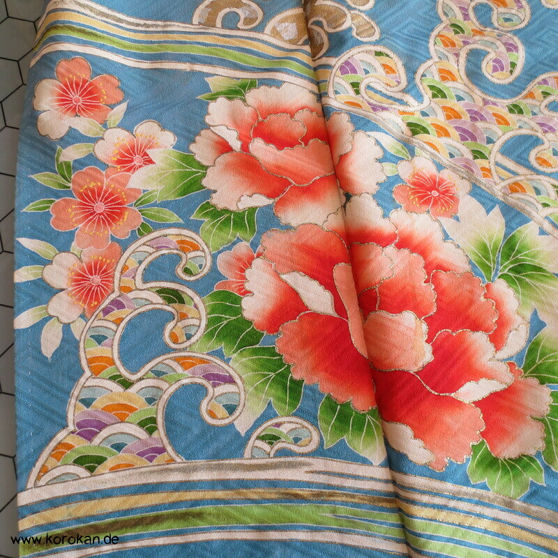 Päonien auf Sayagata Seidendamast Furisode Kimono, türkisblau mit Wellen