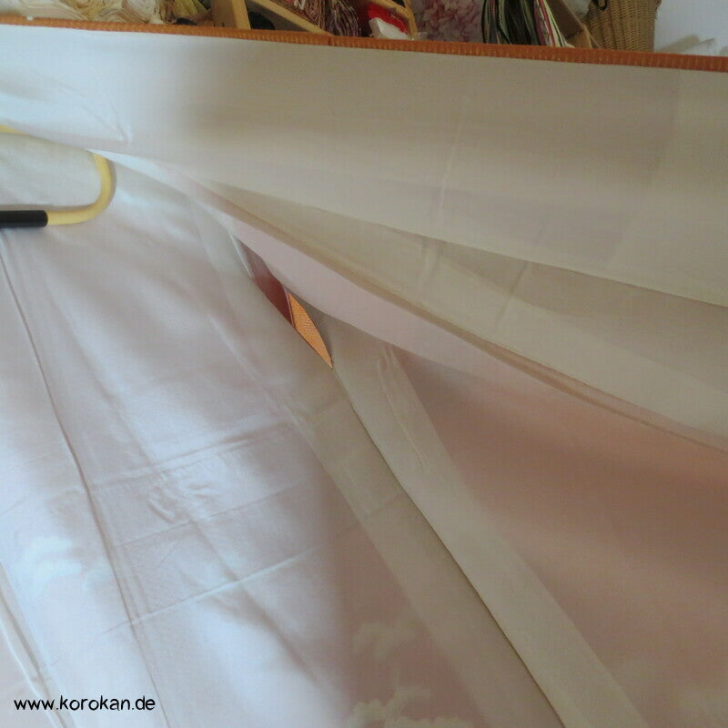 stark glänzendes Muster auf Farbverläufen Furisode Seidendamast Kimono