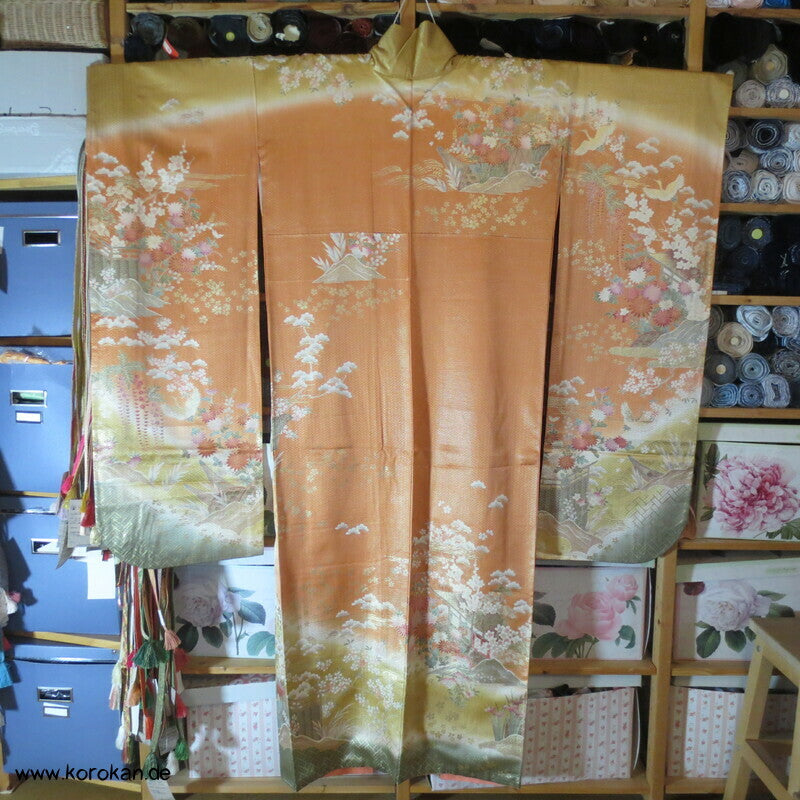 stark glänzendes Muster auf Farbverläufen Furisode Seidendamast Kimono