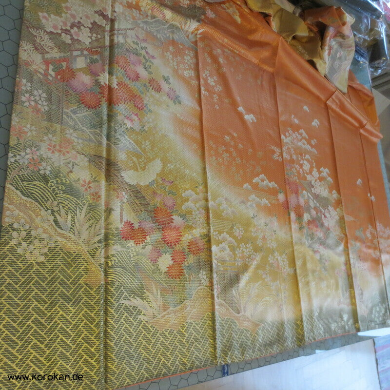 stark glänzendes Muster auf Farbverläufen Furisode Seidendamast Kimono