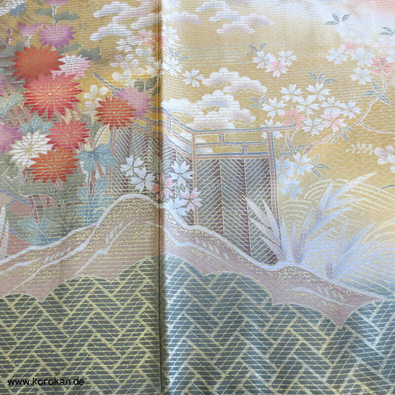 stark glänzendes Muster auf Farbverläufen Furisode Seidendamast Kimono