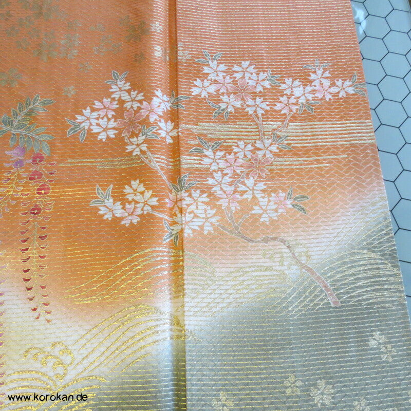 stark glänzendes Muster auf Farbverläufen Furisode Seidendamast Kimono
