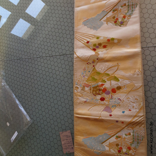 Tanmono und Fächer pastell - bunter Brokat Fukuro Obi