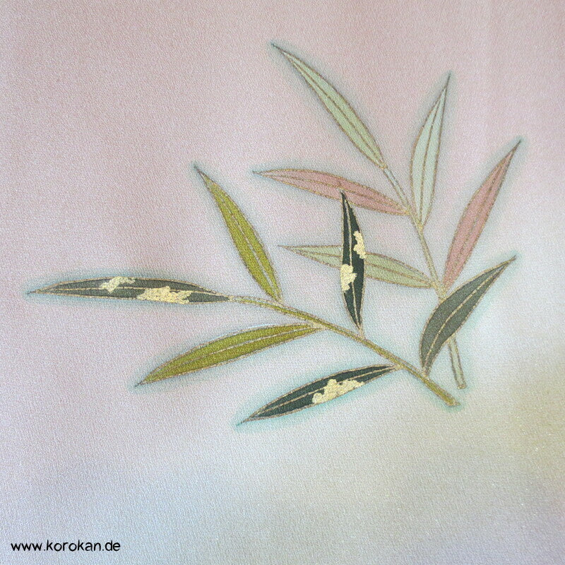 handgemalte Bambuszweige, goldbestickt auf Seidencrepe Homongi Kimono