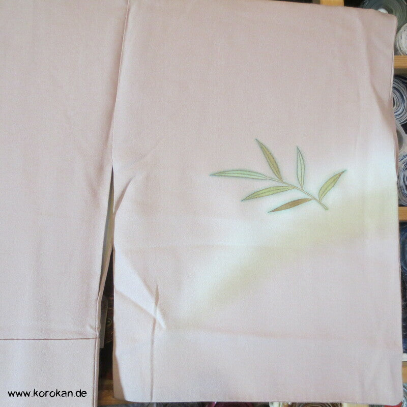 handgemalte Bambuszweige, goldbestickt auf Seidencrepe Homongi Kimono