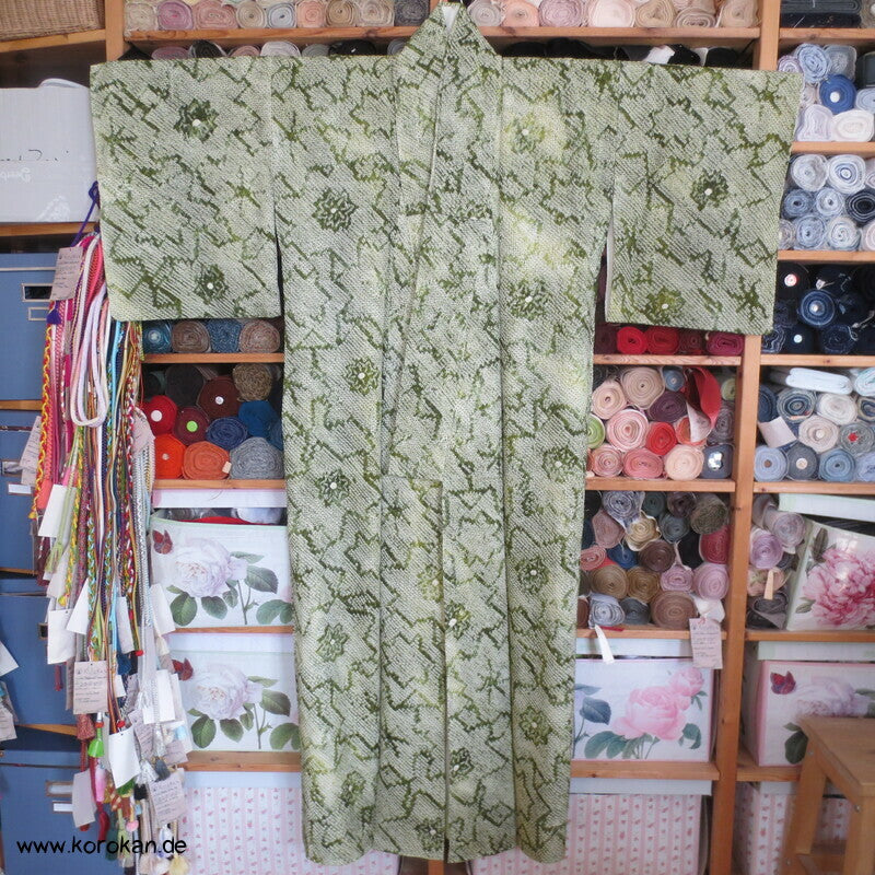 Full Shibori Seidendamast Blüten Komon Kimono