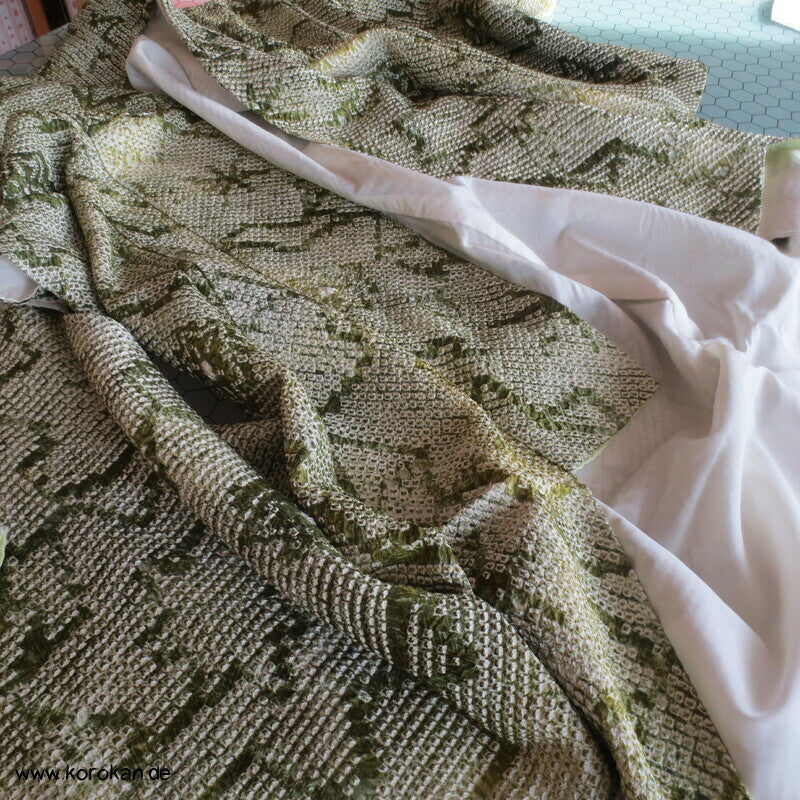 Full Shibori Seidendamast Blüten Komon Kimono