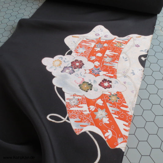 Brokatvorhang im Wind Tomesode Kimono Seidenstoff