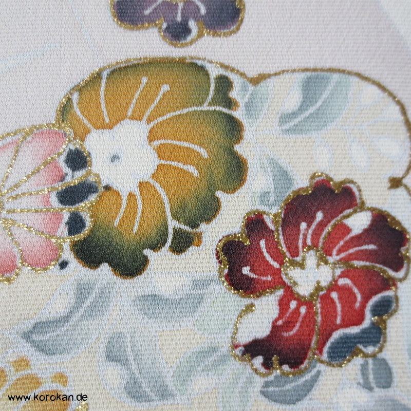 Brokatvorhang im Wind Tomesode Kimono Seidenstoff