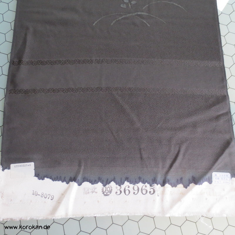 japanischer Kimono Seidencrepesatin mit handgemalten Gräsern grau in schlamm