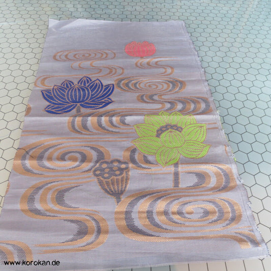 Lotusblüten im Teich Sommer Rho Brokat