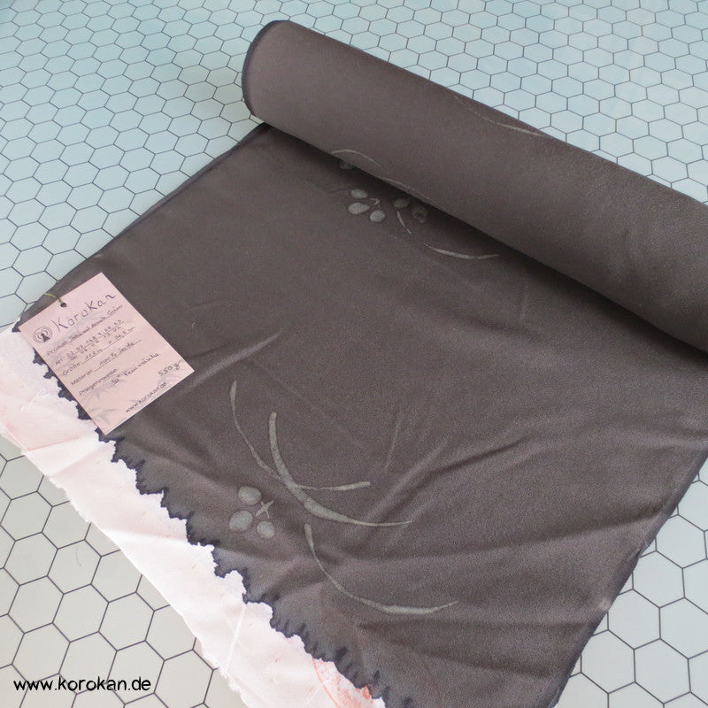 japanischer Kimono Seidencrepesatin mit handgemalten Gräsern grau in schlamm