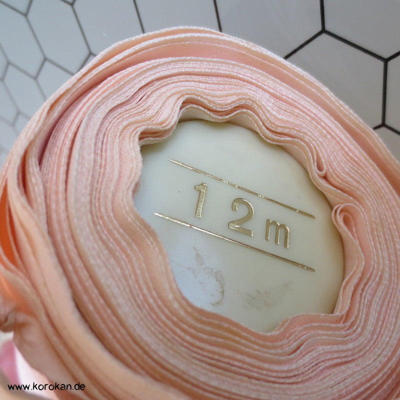 Ume Rinzu Seidendamast mit Farbverlauf für Juban Kimono