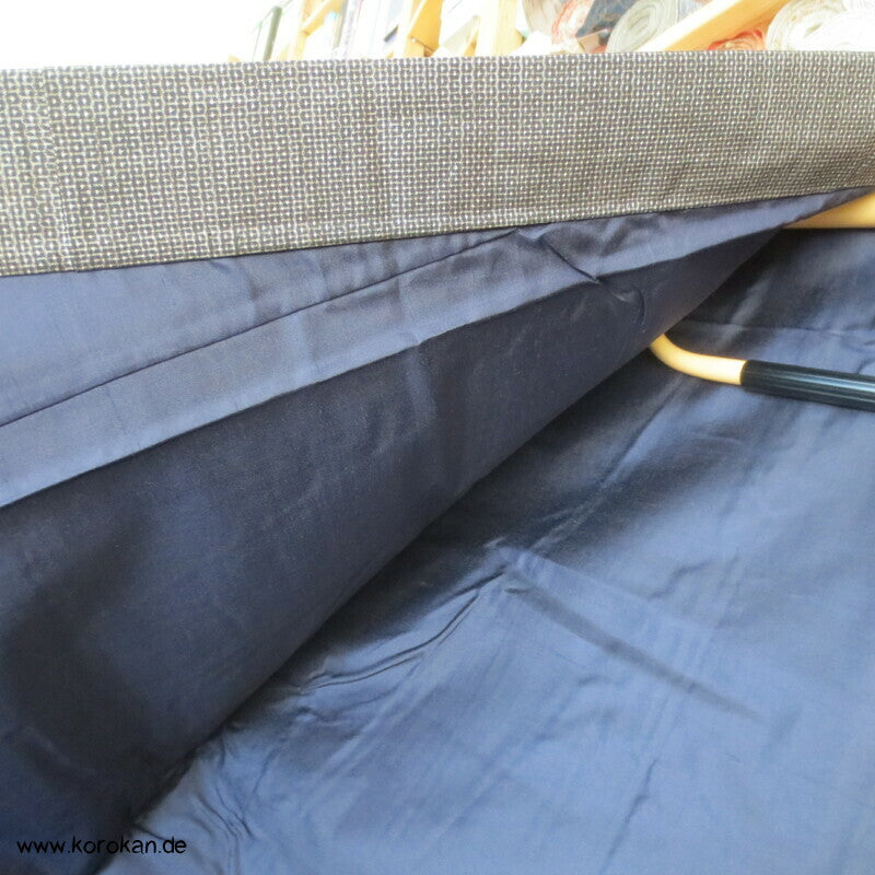 Oshima Tsumugi Seiden Komon Kimono, dunkelbraun