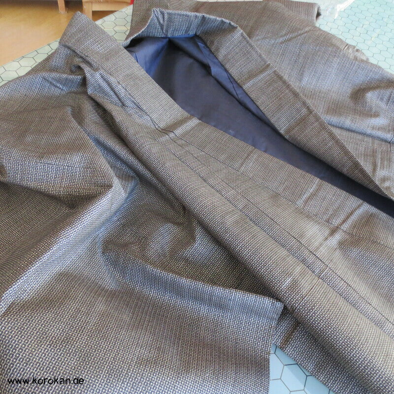 Oshima Tsumugi Seiden Komon Kimono, dunkelbraun