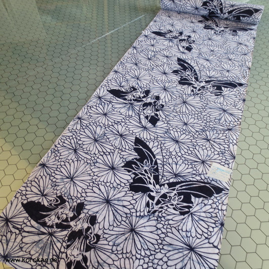 Schmetterlinge auf Kiku Chrysanthemen Yukata Kimono Baumwoll Stoff