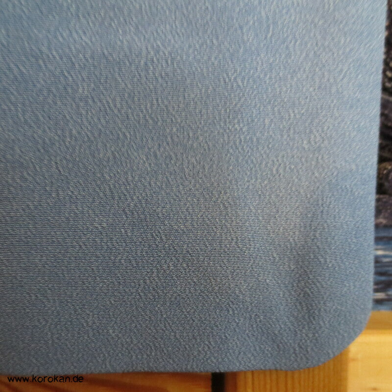 Irotomesode Hitoe Kimono mit Fächern in Schneelandschaft