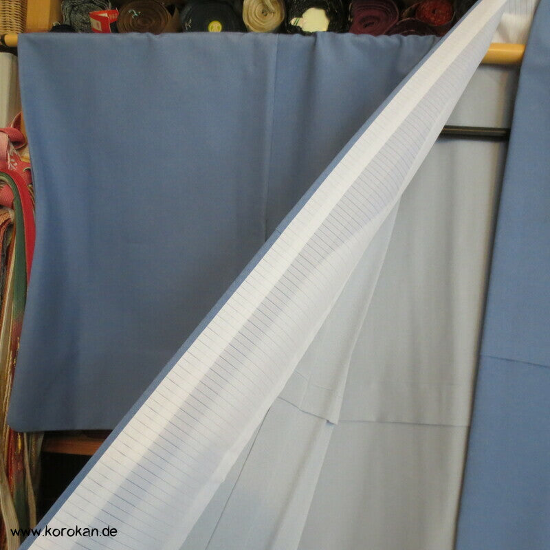 Irotomesode Hitoe Kimono mit Fächern in Schneelandschaft