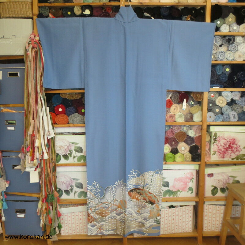 Irotomesode Hitoe Kimono mit Fächern in Schneelandschaft