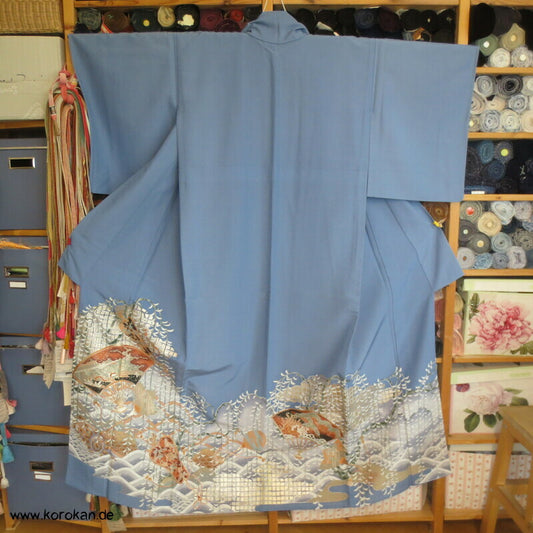 Irotomesode Hitoe Kimono mit Fächern in Schneelandschaft