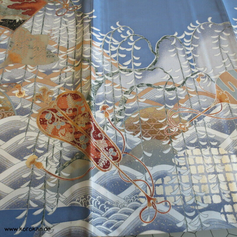 Irotomesode Hitoe Kimono mit Fächern in Schneelandschaft