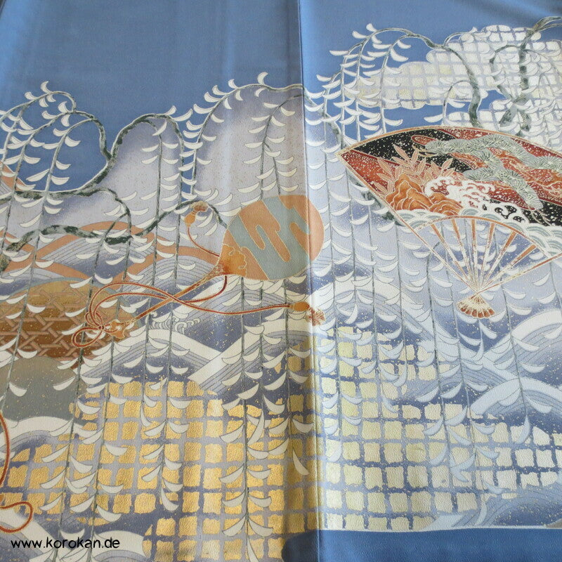 Irotomesode Hitoe Kimono mit Fächern in Schneelandschaft