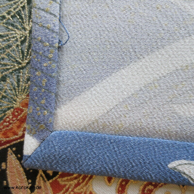 Irotomesode Hitoe Kimono mit Fächern in Schneelandschaft