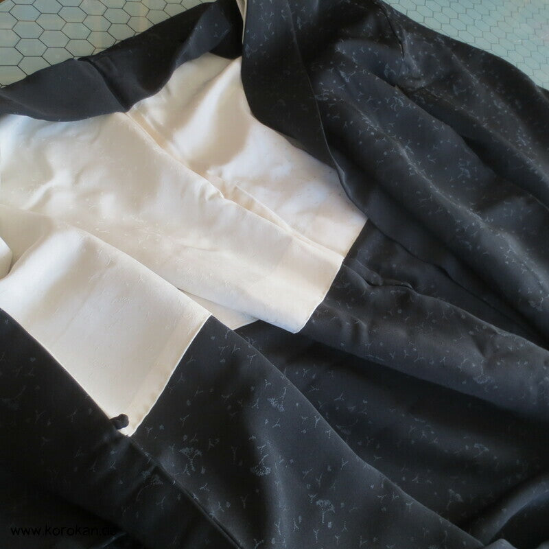 kleine Gingko Blätter schwarze Haori