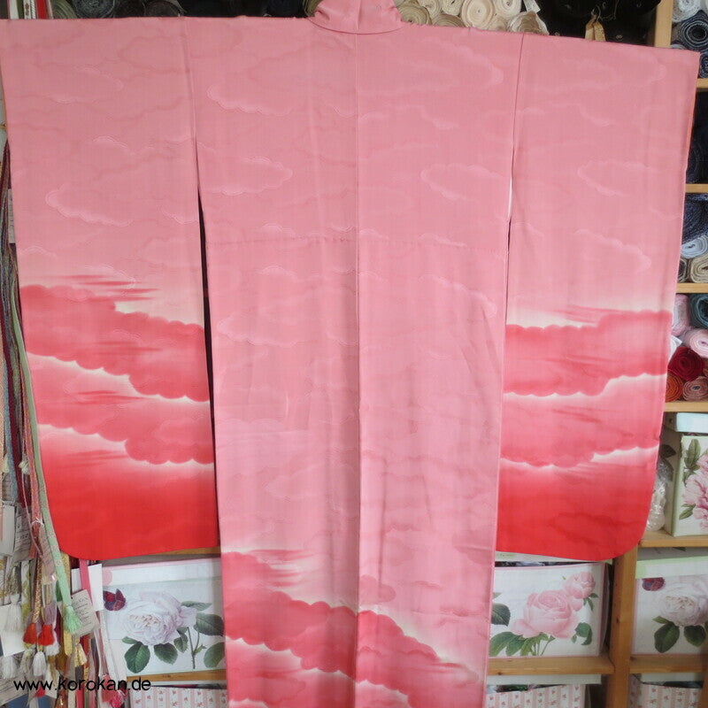 gewebte und gemalte Wolken Morgenröte Seidendamast Furisode Kimono