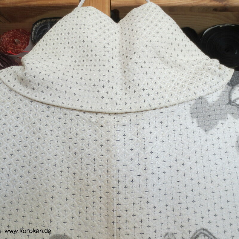 grau - goldene Weinblattranken Homongi Kimono Hitta Seidenjacquard