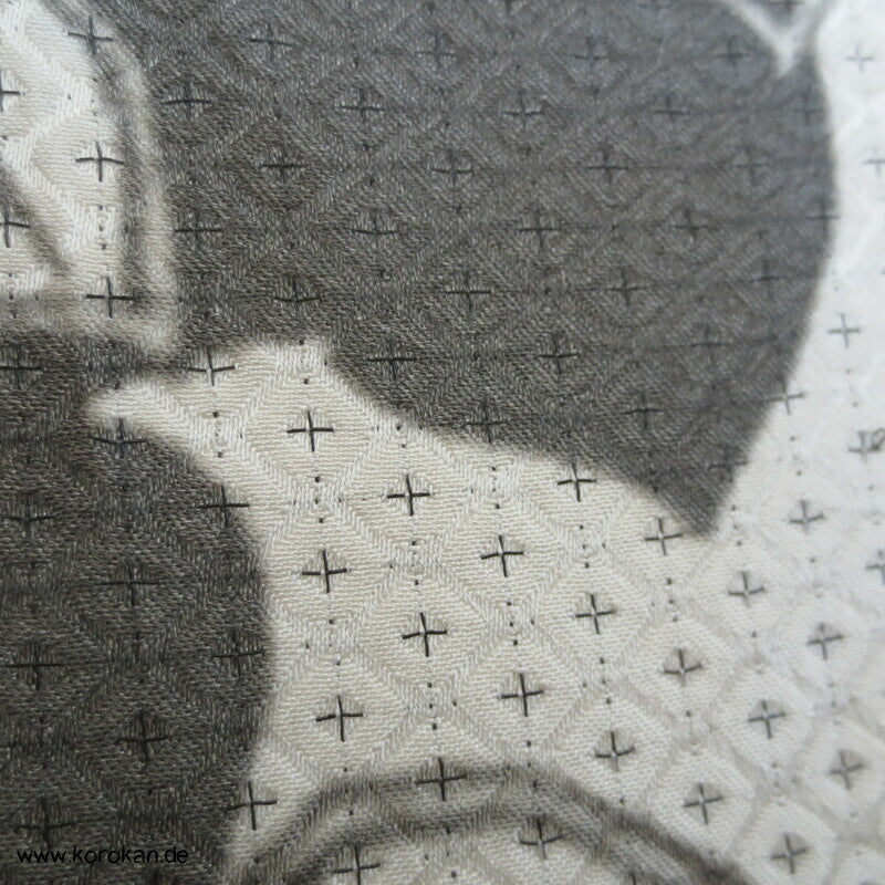 grau - goldene Weinblattranken Homongi Kimono Hitta Seidenjacquard