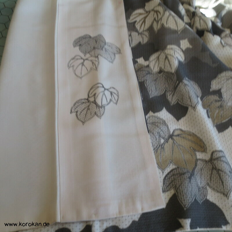 grau - goldene Weinblattranken Homongi Kimono Hitta Seidenjacquard