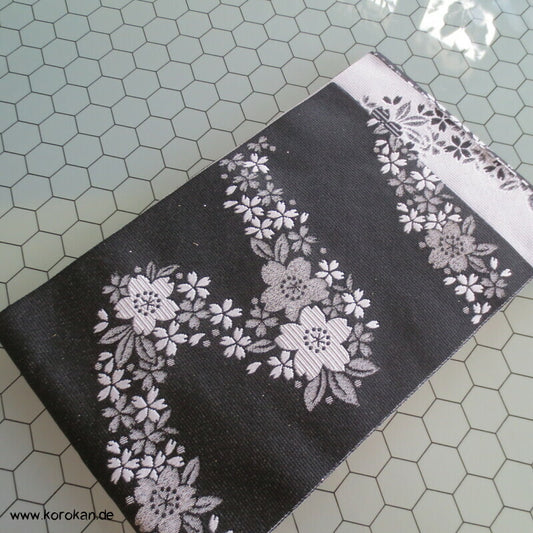 Hanhaba Obi, silber weiß Blüte auf schwarzem Grund, wechselseitig