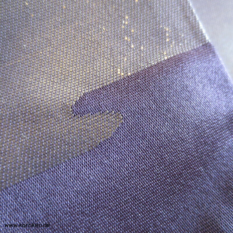 Blütenkreise auf lila Nagoya Obi