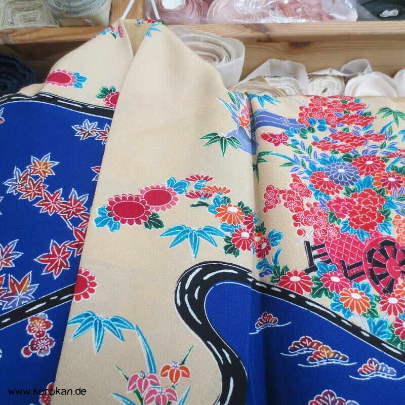 blaue Flusslandschaft, Iris, Blütenwagen, Wellen Seidencrepe Furisode Kimono