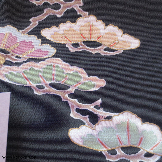 Tomesode heftigen Wellen unter einer Brücke, teilbestickt Karieba