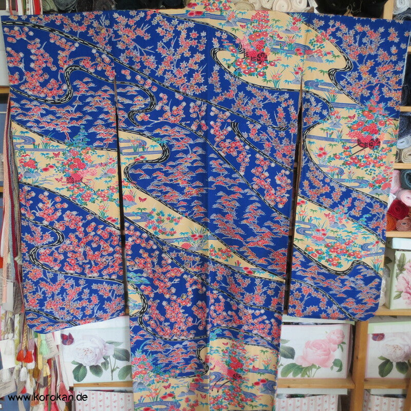 blaue Flusslandschaft, Iris, Blütenwagen, Wellen Seidencrepe Furisode Kimono