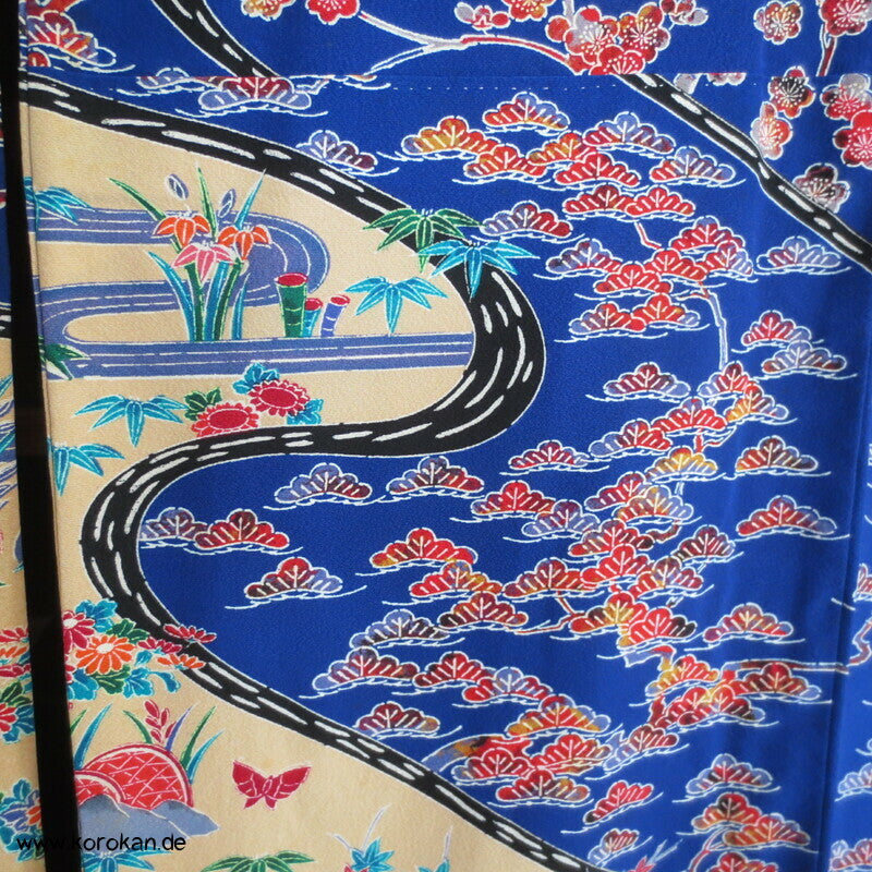 blaue Flusslandschaft, Iris, Blütenwagen, Wellen Seidencrepe Furisode Kimono