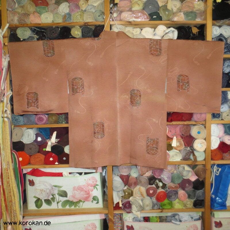 Kaioke Muschelkästchen Haori Kimono Jacke braunrosa Seidendamast