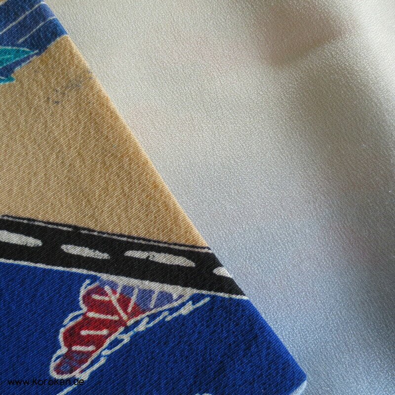 blaue Flusslandschaft, Iris, Blütenwagen, Wellen Seidencrepe Furisode Kimono