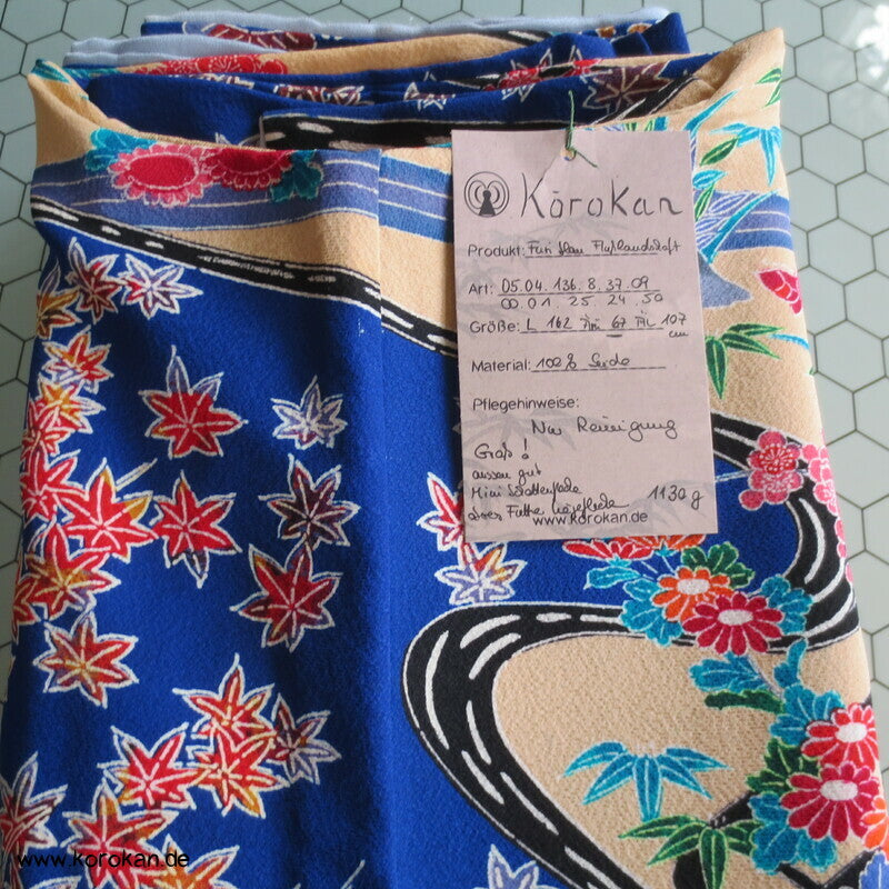 blaue Flusslandschaft, Iris, Blütenwagen, Wellen Seidencrepe Furisode Kimono