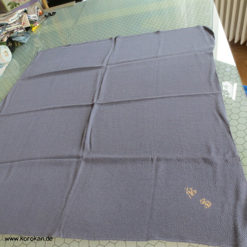 großes Furoshiki, grauer Chirimen Seiden Crepe mit Kanji