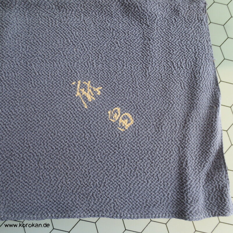 großes Furoshiki, grauer Chirimen Seiden Crepe mit Kanji
